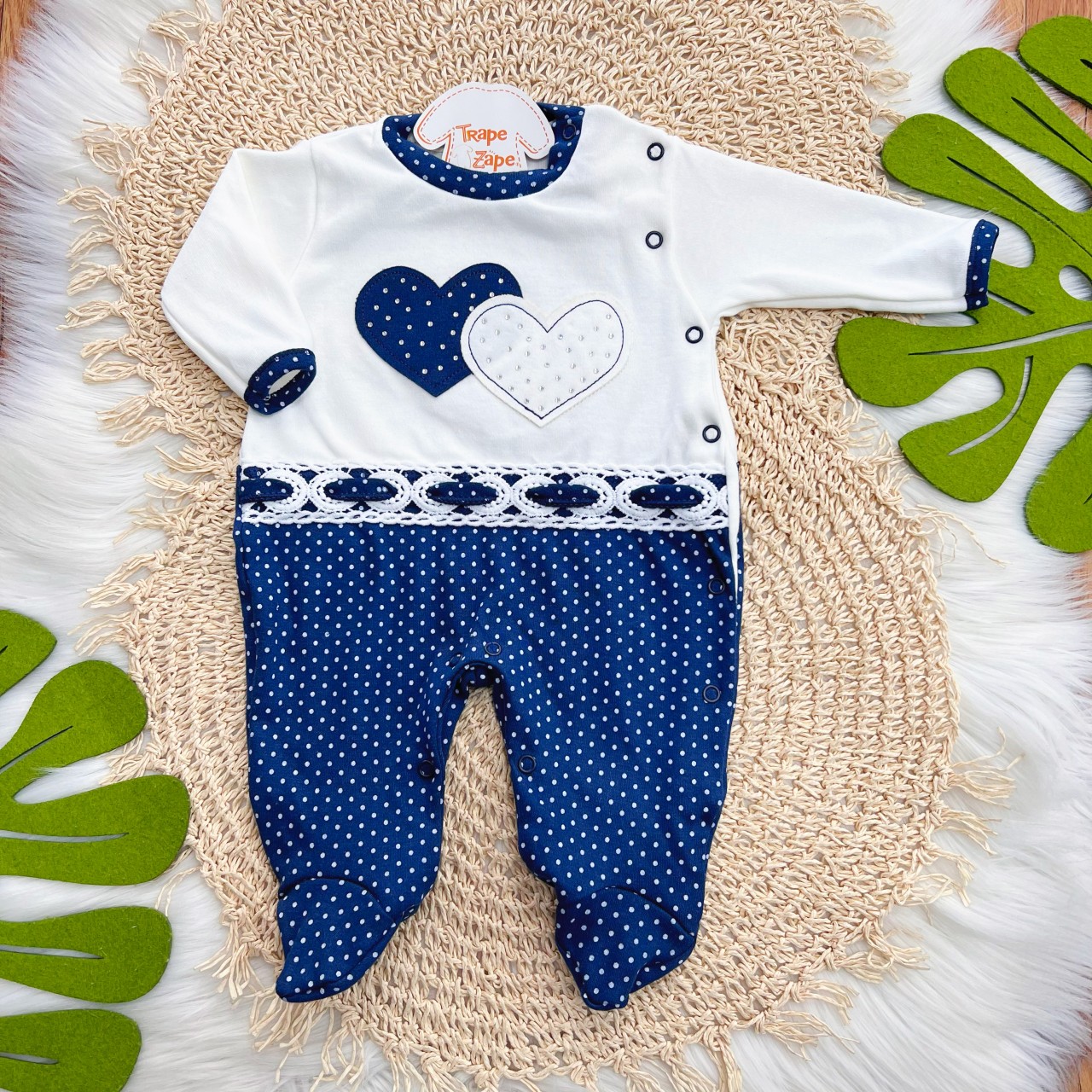 Macacão Trape Zape - Dois corações com Poá - Azul Marinho e Off White